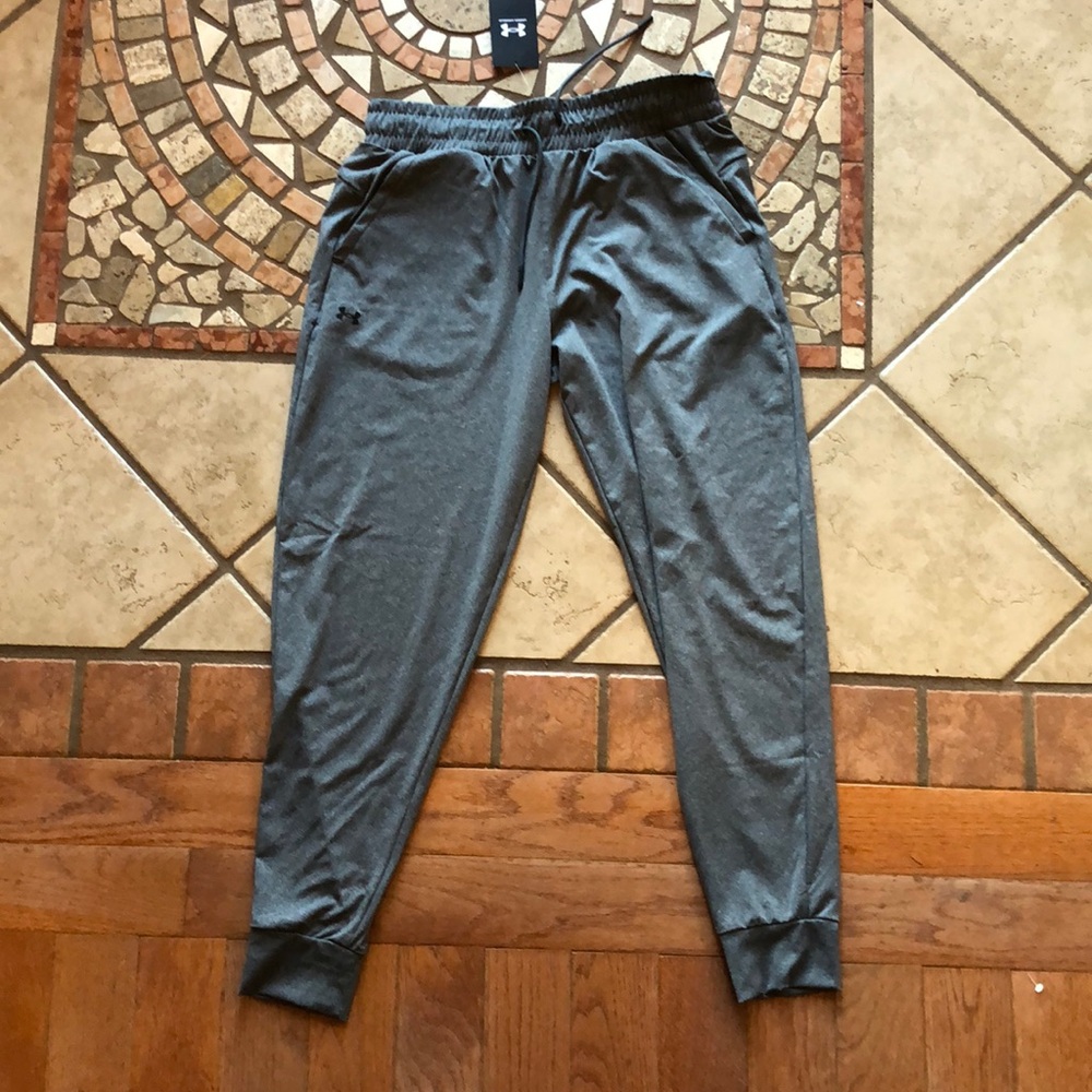 Women’s Under Armour pants size medium NWT